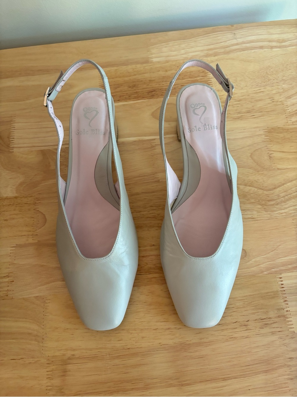 Sole Bliss Slingback Leather low heel in Light Gray - Size 11